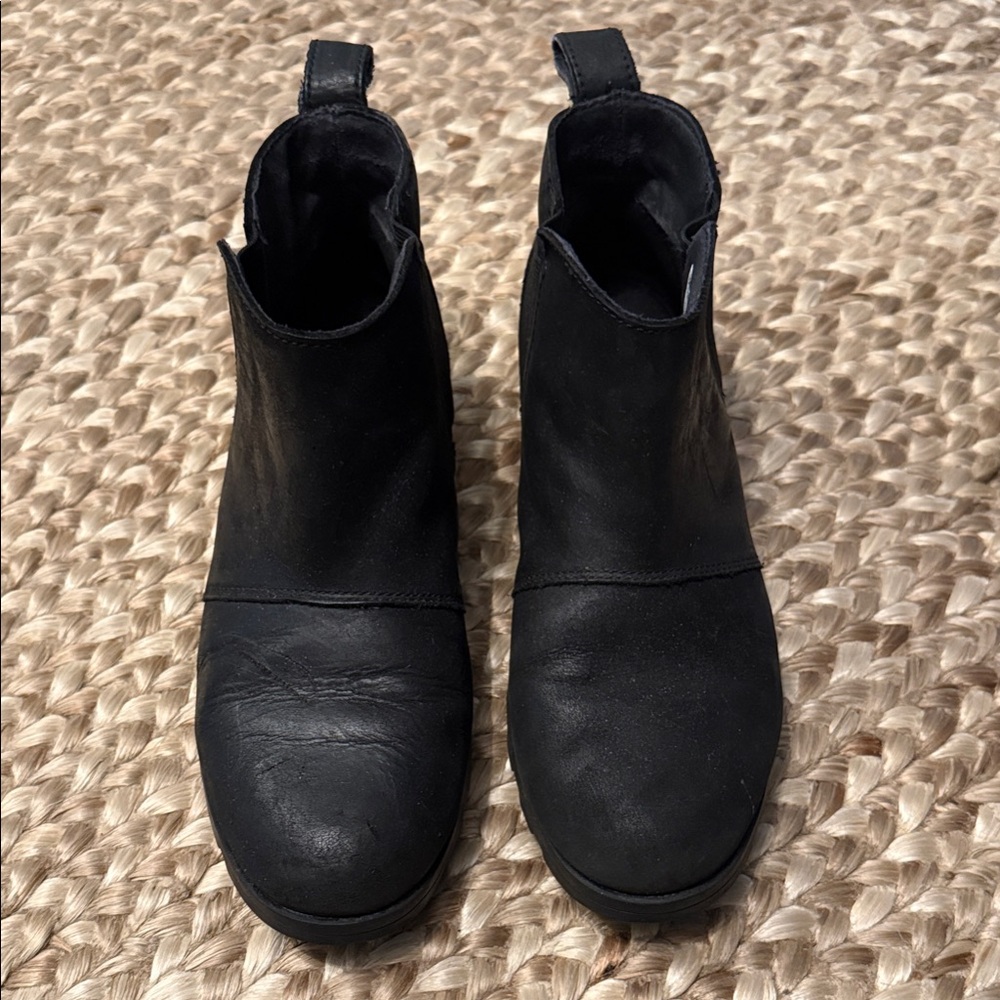 Sorel Black Ankle Boots with Brown Sole